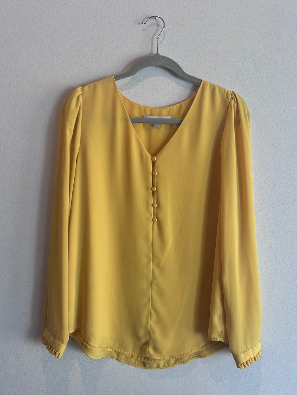 LOFT Yellow Chiffon Blouse Top Medium M V-Neck Button Up Gathered Ruffle Cuff